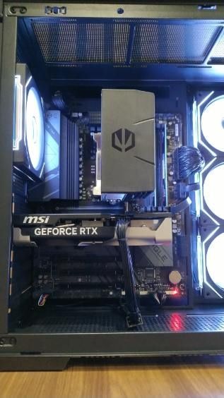 Komputer do gier_ Ryzen 7 8700_RTX 5060 8GB_32GB DDR5_SSD 1TB M.2 36Gw