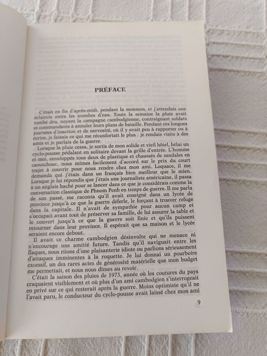 Livro"lês larmes du Cambodje.Elizabeth Becker 1988.