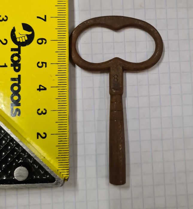 Stary kluczyk do zegara mechanicznego – 4 mm [135]