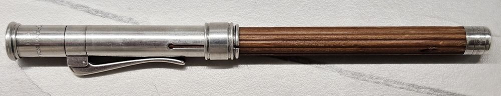 Ołówek Graf von Faber-Castell (srebrna skuwka)