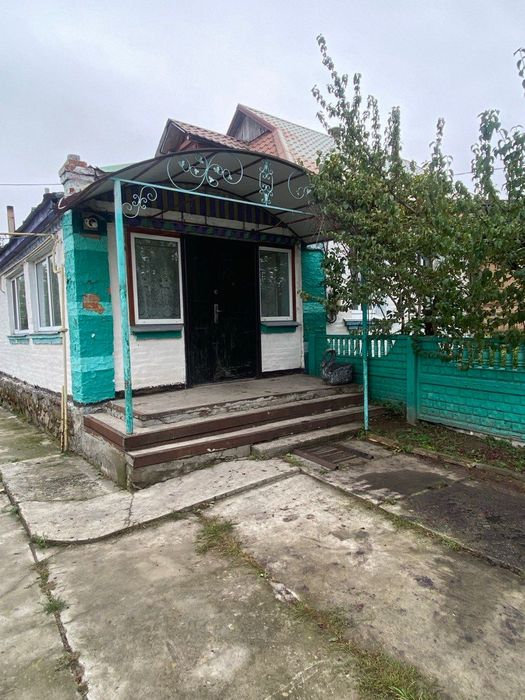 Продається частина будинку з земельною ділянкою