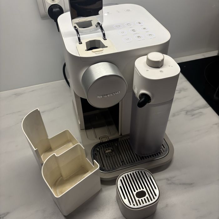 Ekspres na kapsułki DeLonghi Nespresso Gran Lattissima