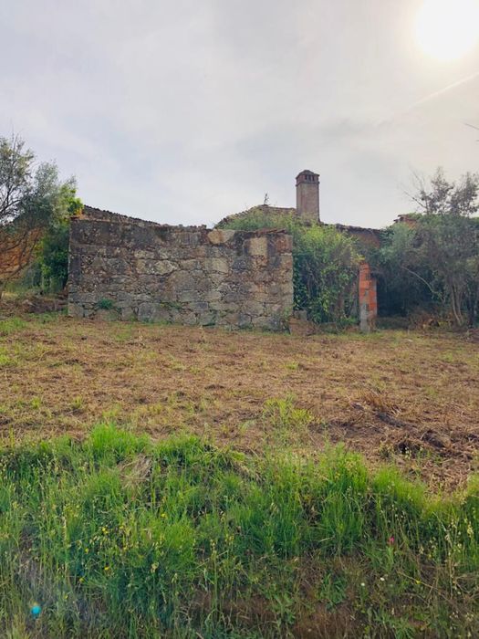 Casa com 55m2 + pátio com 24m2