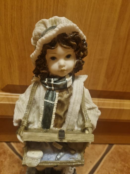 Duża figurka Victrian Children 35 cm biedny chłopiec z pieskiem.