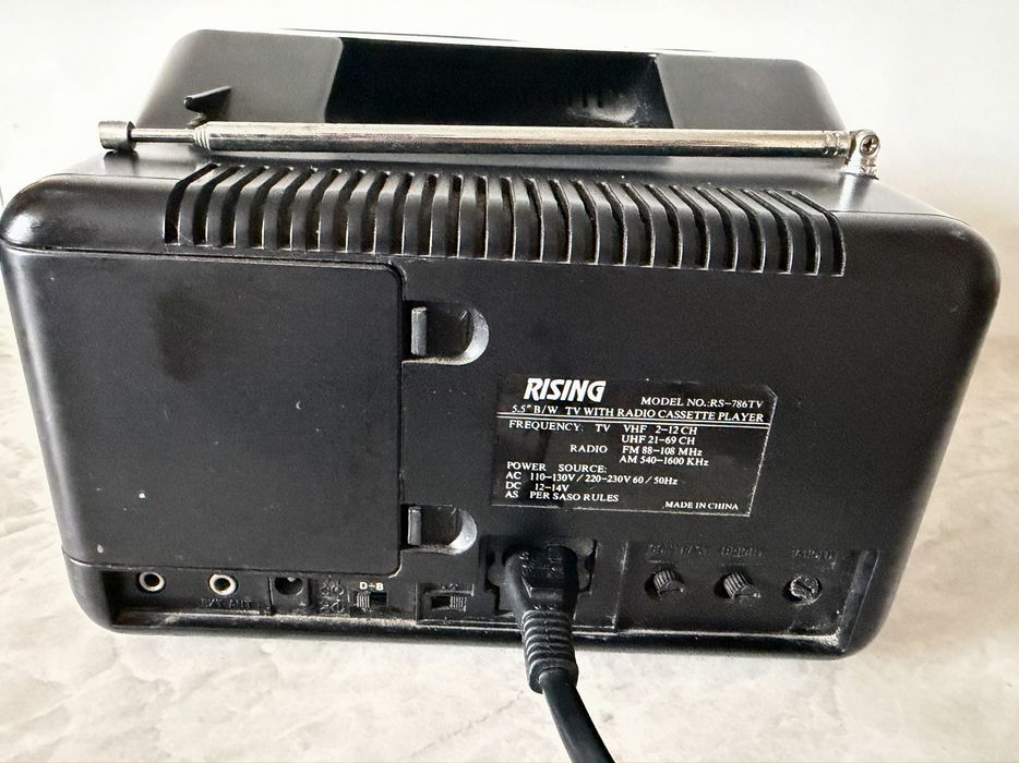Stary retro telewizor z radiem RISING RS-786TV 5.5" -Niesprawny