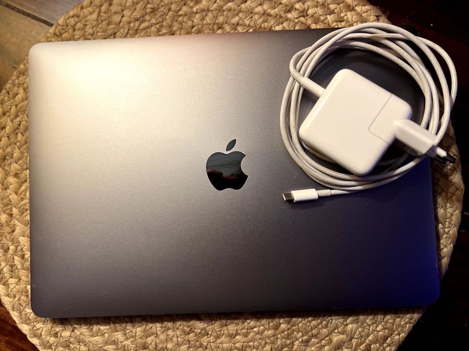 MacBook Air 13” 2019 | 8 GB RAM | Intel i5 | Bardzo dobry stan