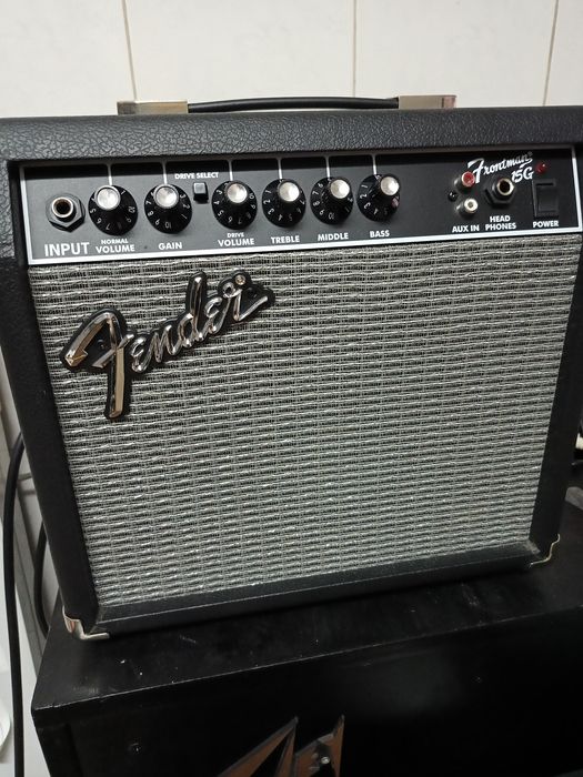 Guitarra Squier Affinity + amp + gig bag