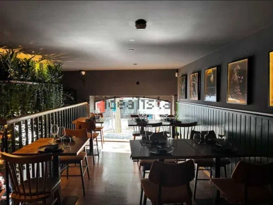 Cocktail bar, restaurante para trespasse na Praça dos Poveiros