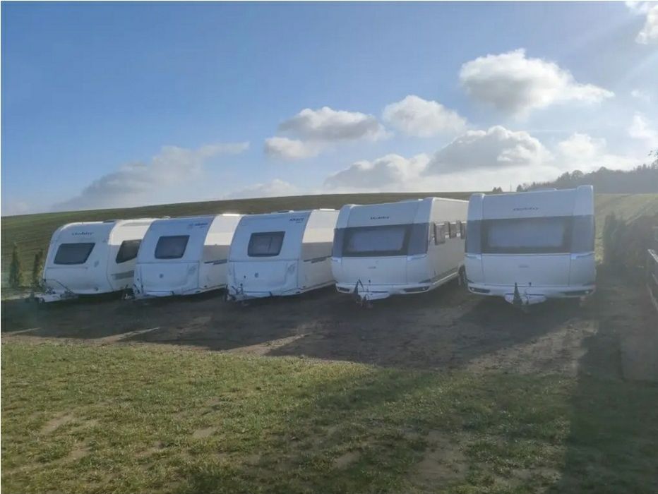 Parking przyczep kempingowych i maklerów przyczepa kempingowa kamper