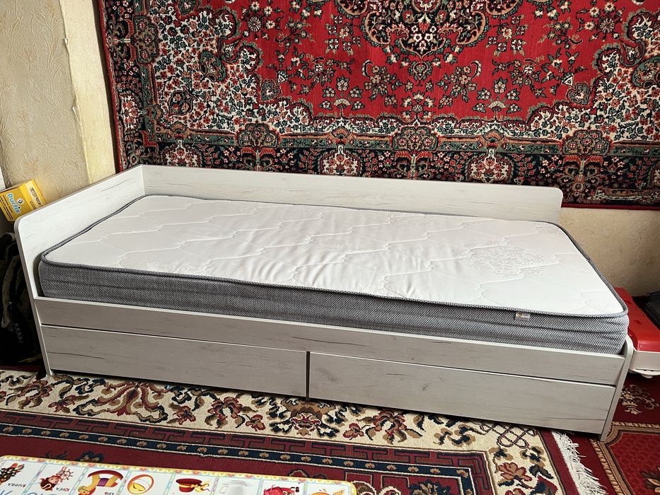 Продам дитячу кровать з матрасом