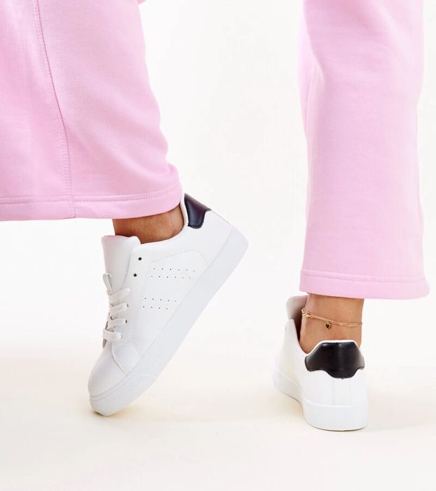 Biało-czarne sneakersy Akila
