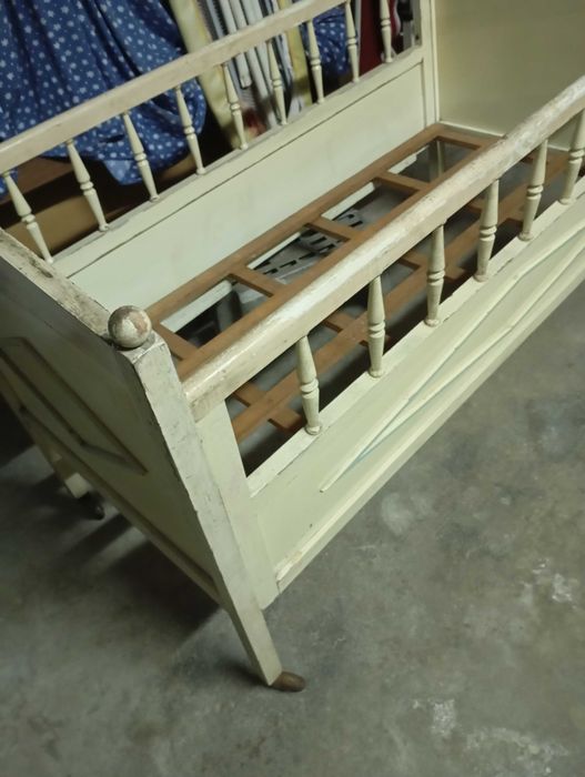 Cama de bebe vintage