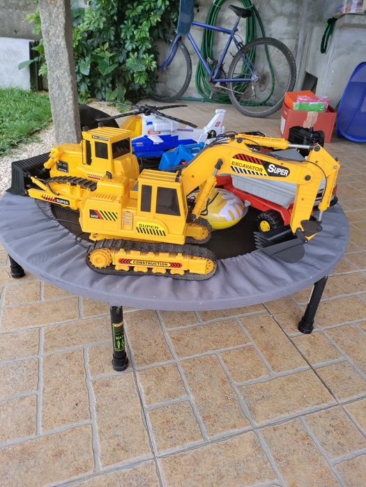 Veículos telecomandados e manuais