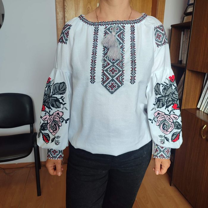 Продам      вишиванку