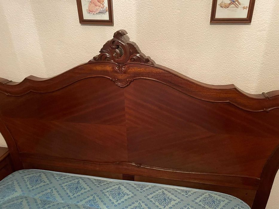 Cama de Madeira Maciça Vintage