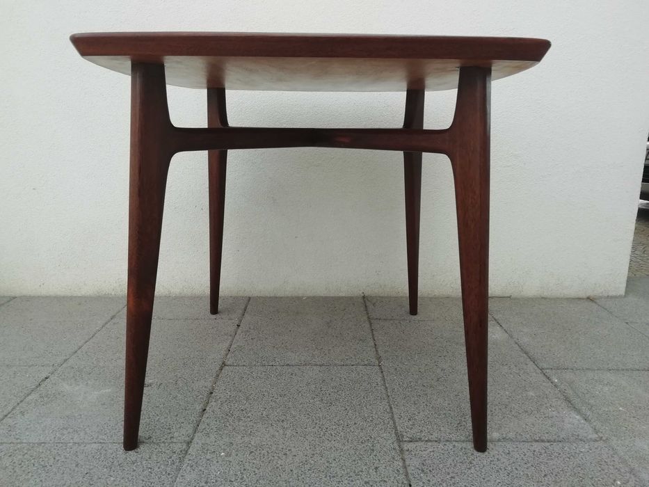 Mesa Olaio em sucupira