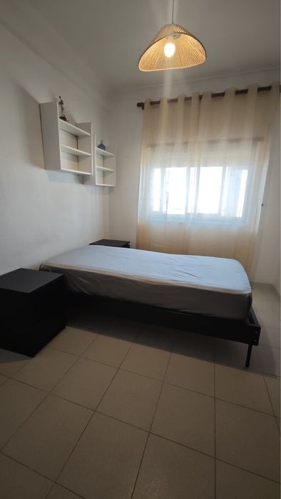 Alugo quarto no Barreiro