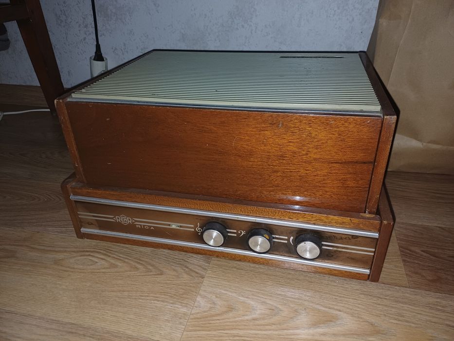 Продам Радіолу  Рекорд