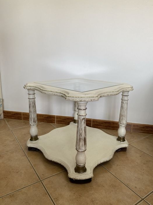 Mesa de centro com vidro