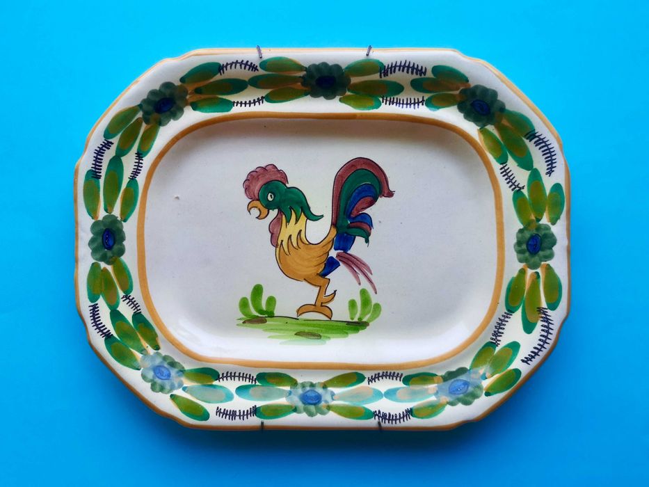Travessa antiga de cerâmica, pintada à mão – Viúva Lamego Galo
