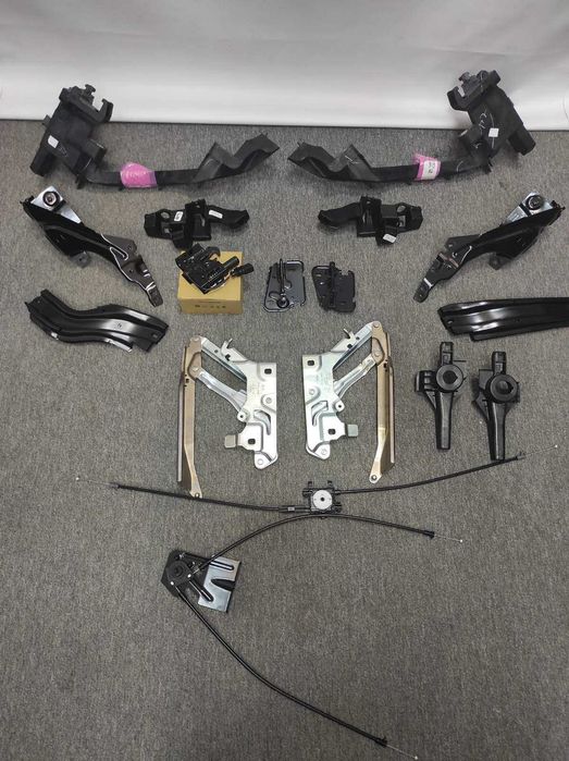 Audi Q5 80A кріплення фари обхват окуляр Ауді 80А