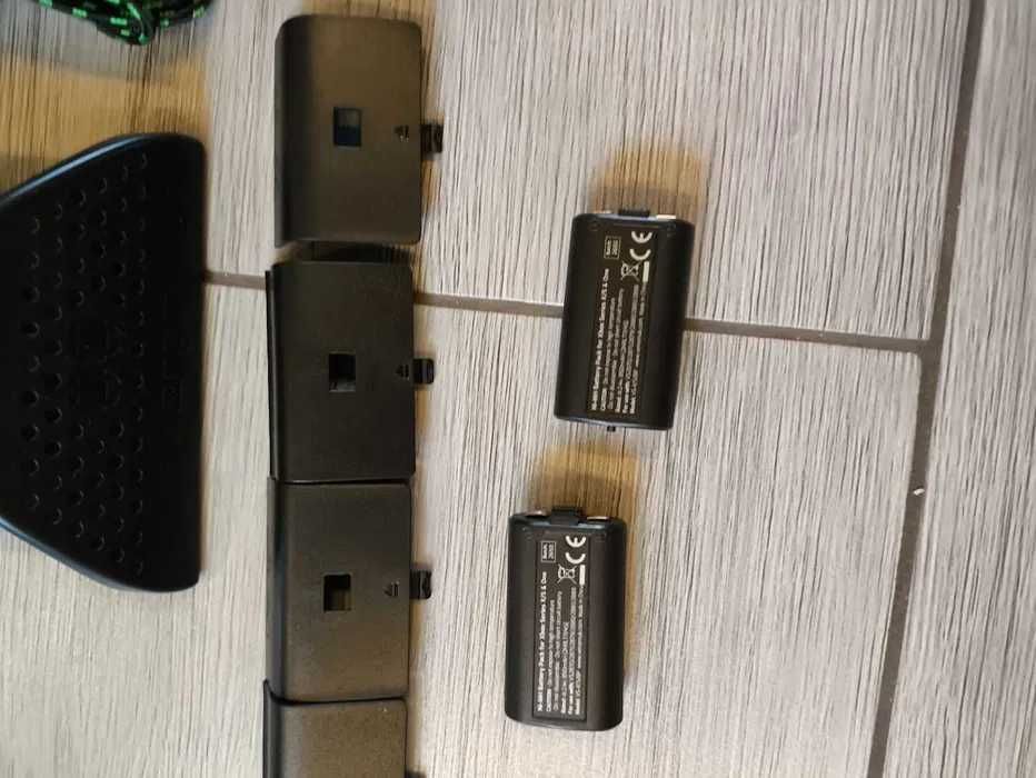 Venom Series X Podwójna Stacja Ładująca, Czarny, 2,6 x 21 x 13 cm