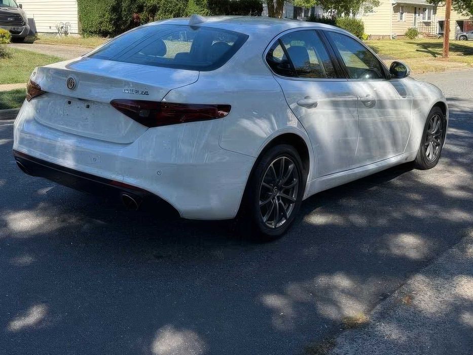 Alfa Romeo Giulia      2018