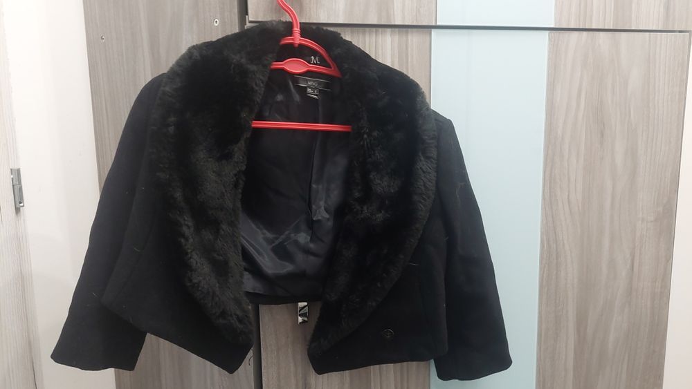 Czarne bolerko futerko eleganckie z futrem S