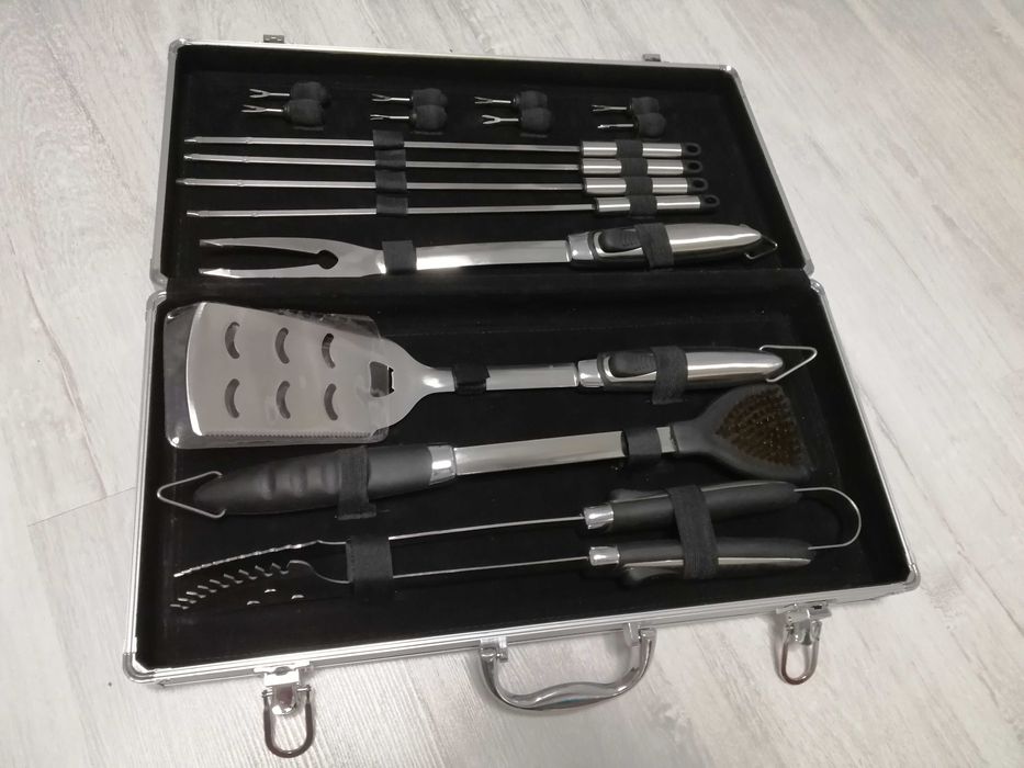 Набір для гриля в алюмінієвій валізці.