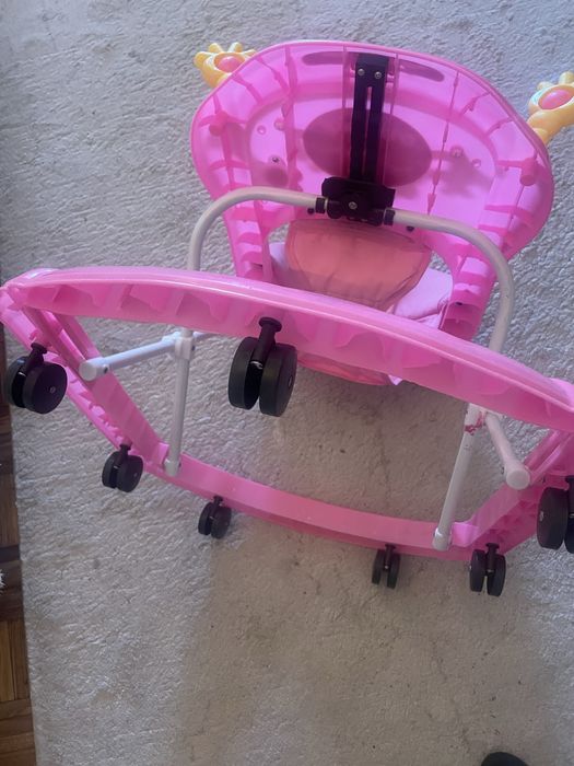 Andador menina rosa usado somente uma vez