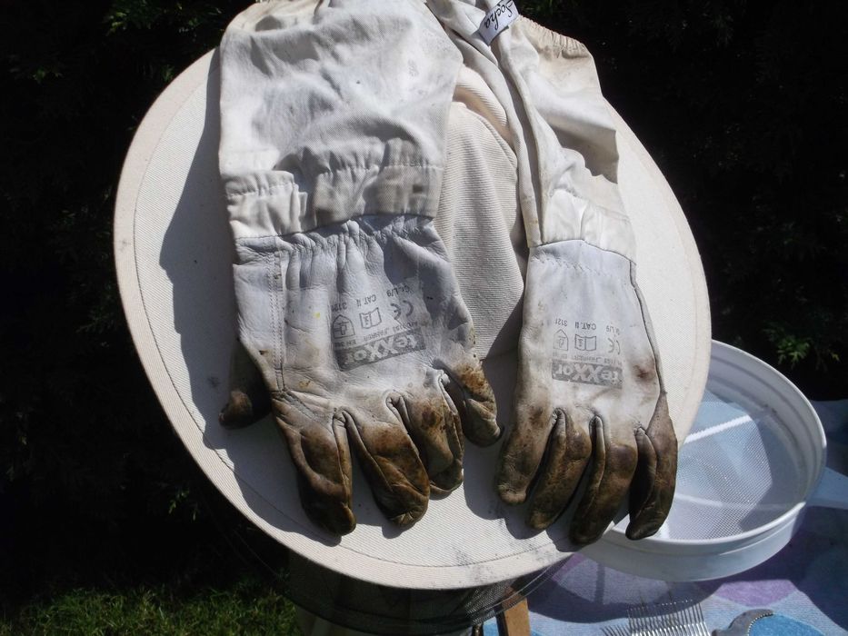 Bluza z kapeluszem + akcesoria pszczelarskie