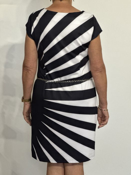 Elegancka sukienka w kontrastowy wzór efekt WOW gwarantowany!