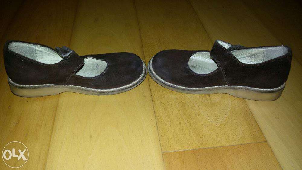 Sapatos camurça castanhos loja bairro Assunção