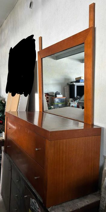 Conjunto Cómoda com Espelho e 1 Mesa de Cabeceira