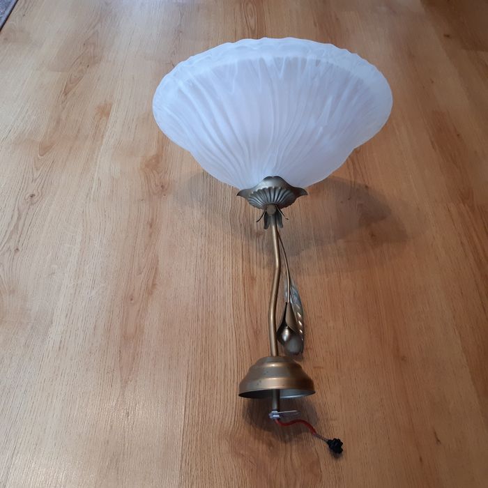 Żyrandol na jedną żarówkę