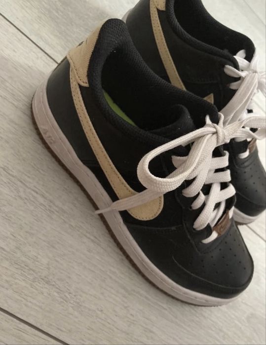 Nike Air Force 1 LV8