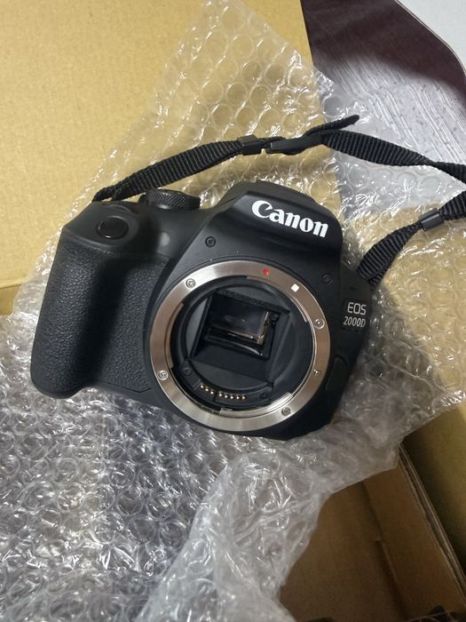 Canon EOS 2000D com Travel Kit