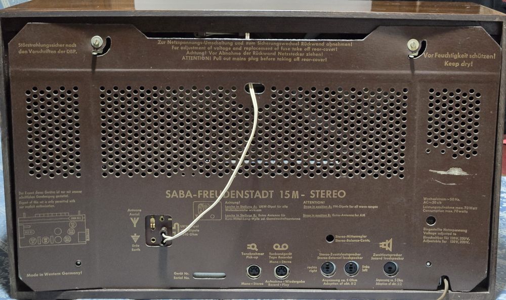 Rádio antigo reparado SABA