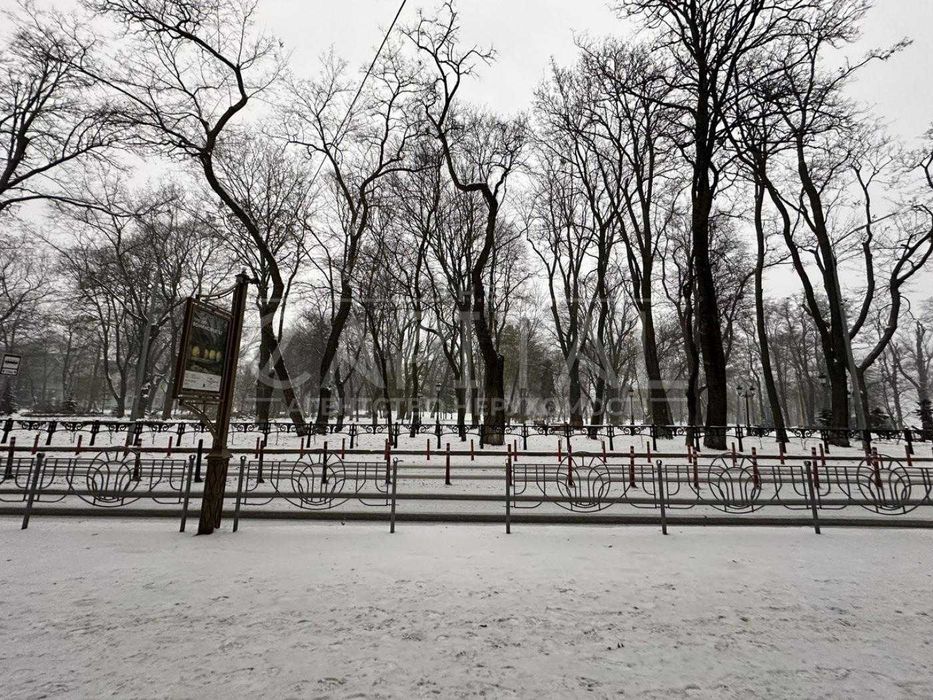 Продаж фасадного приміщення Грушевського Печерськ Центр метро Київ
