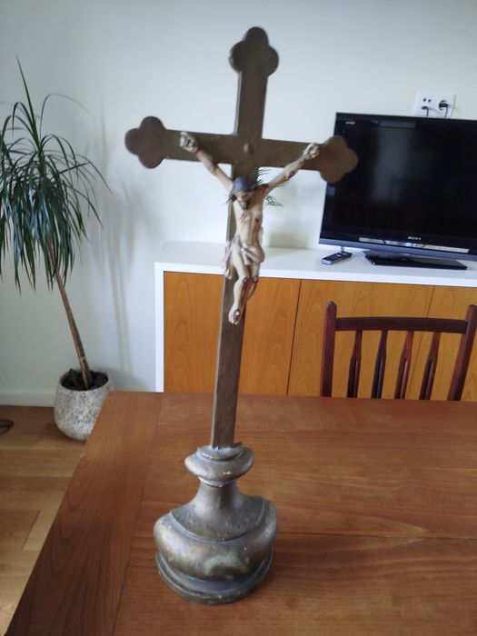 Crucifixo em madeira