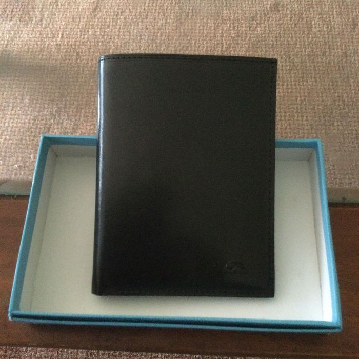 Carteira nova em pele genuína