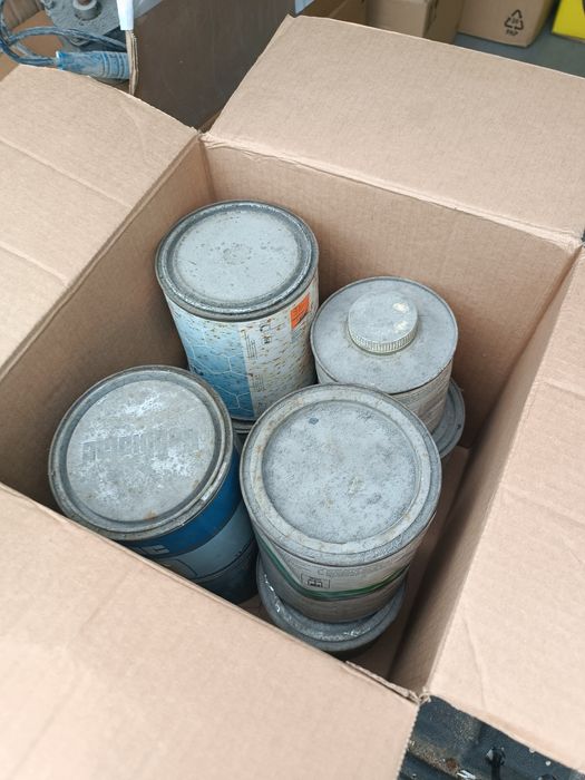 Várias tintas para automóveis ou outra cois