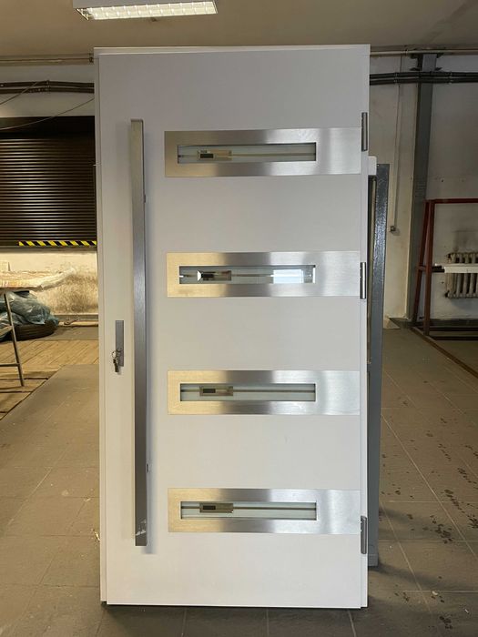 Drzwi zewnętrzne 90 PRAWE wejściowe białe IPORTI poekspozycyjne