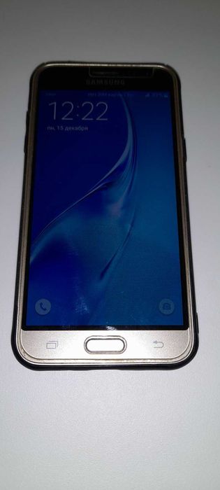 Смартфон SAMSUNG J3