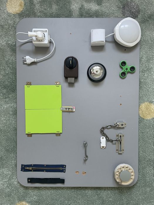 Tablica manipulacyjna dla dzieci