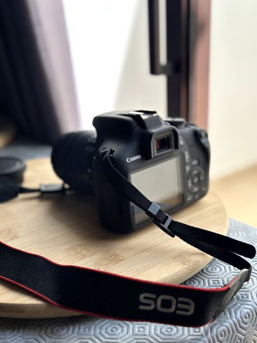 Máquina Fotográfica CANON 2000D