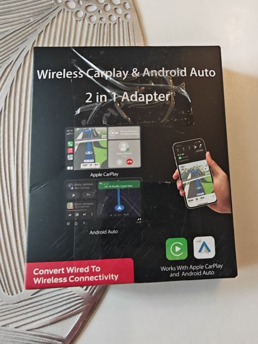 bezprzewodowy adapter CarPlay i Android Auto 2 w 1, który konwertuje przewodowe połączenie na bezprzewodowe.