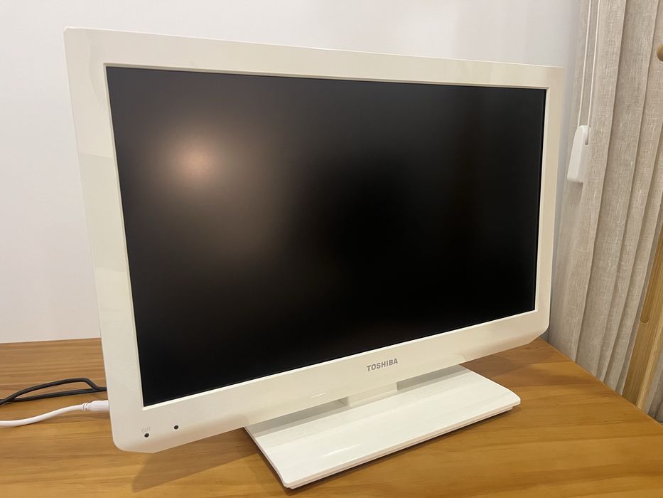 TV Toshiba 22” (22EL834G) – para peças ou reparação