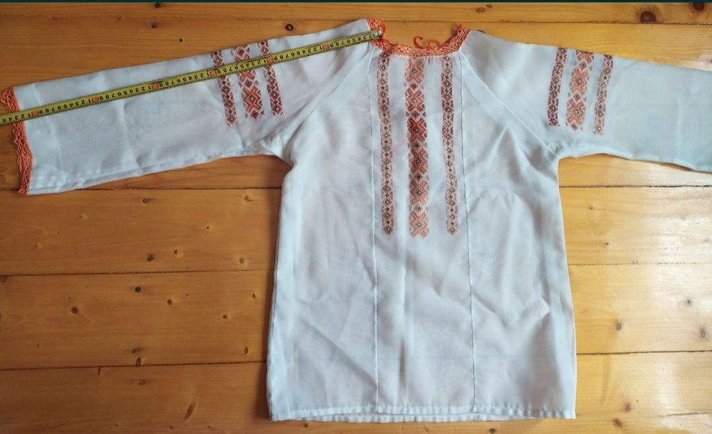 Вишиванка на хлопчика та жіноча
