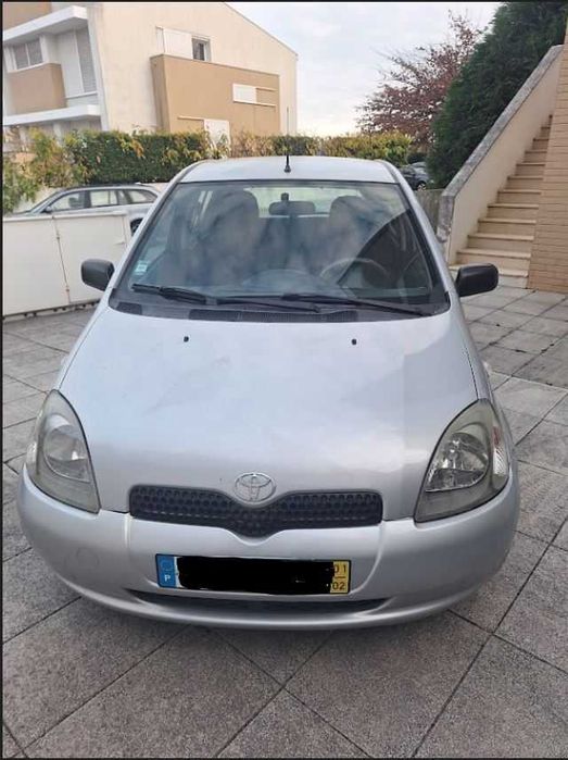 Toyota Yaris 2001 em bom estado